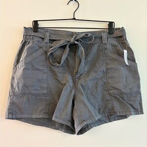 NWT - Women's Old Navy High Rise Workwear Shorts - Size Large